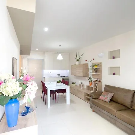 Comfortable Near Beaches 50 M² + Balcony Gallipoli