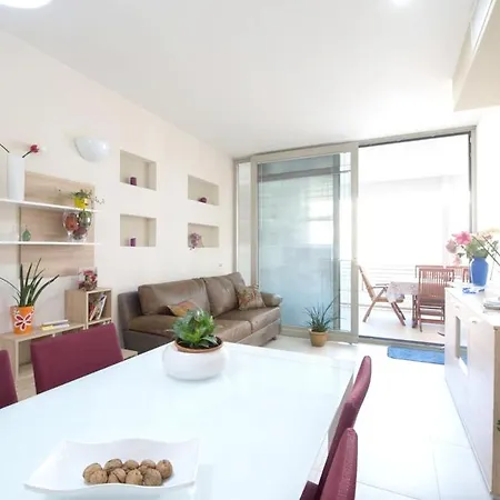 Comfortable Near Beaches 50 M² + Balcony Apartment *