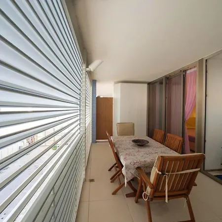 Apartment Comfortable Near Beaches 50 M² + Balcony *